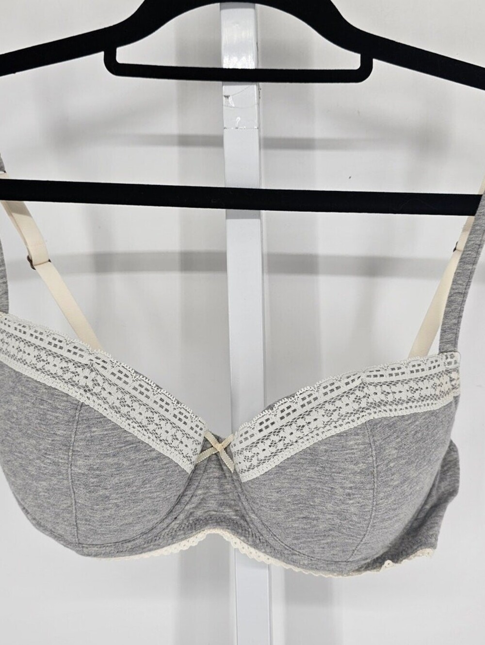 Vintage Y2K LEI Womens Sz 36C Lightly Lined T Shirt Bra Cotton Gray White Lace
